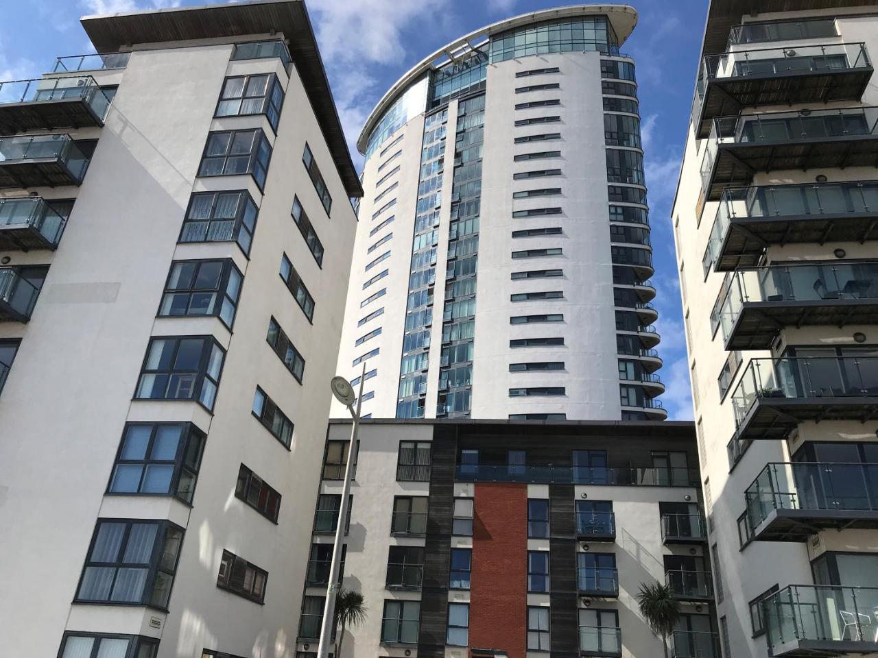 Meridian Quay Apartments, By Jsw Short Stay Суонси Экстерьер фото