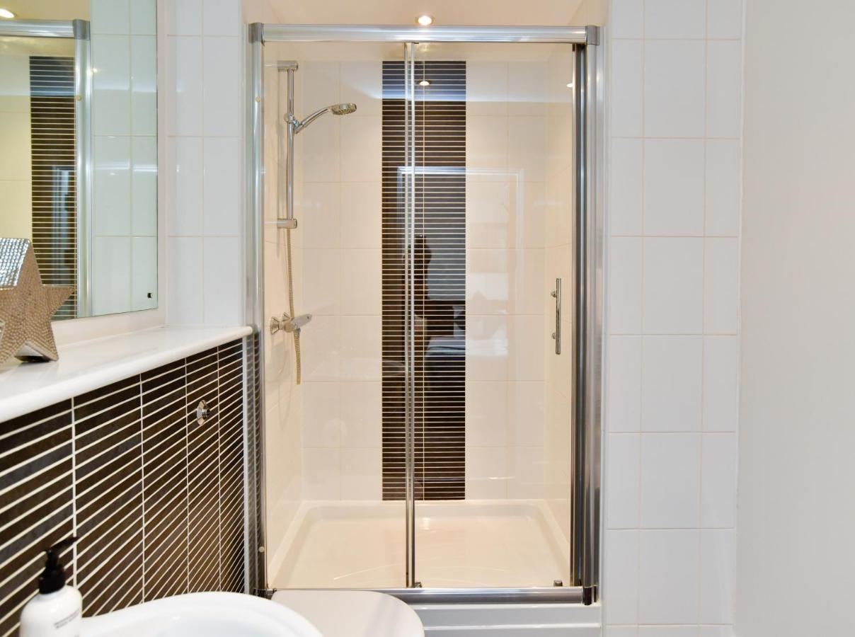 Meridian Quay Apartments, By Jsw Short Stay Суонси Экстерьер фото